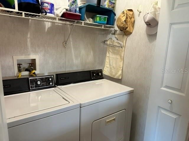 For Sale: $135,000 (2 beds, 2 baths, 864 Square Feet)