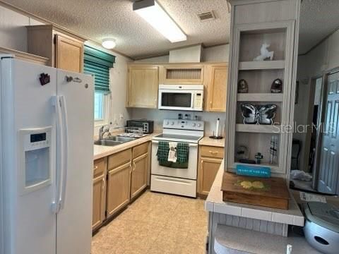 For Sale: $135,000 (2 beds, 2 baths, 864 Square Feet)