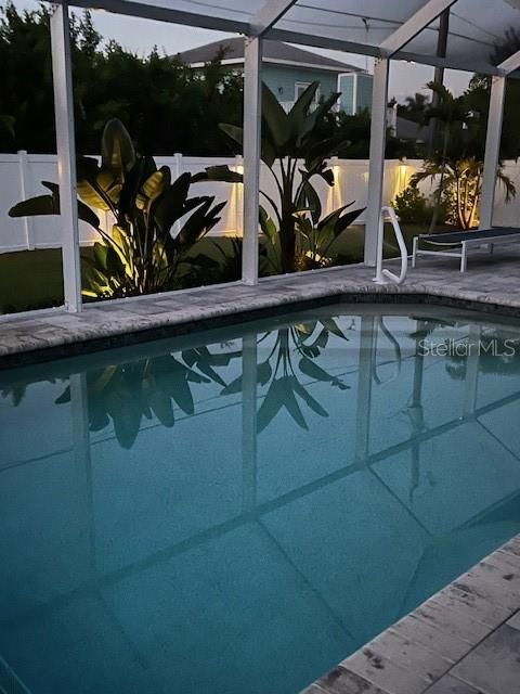 Active With Contract: $489,900 (3 beds, 2 baths, 1676 Square Feet)