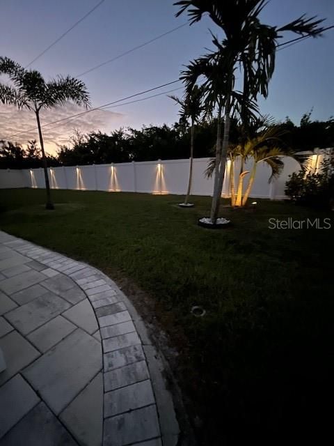 Active With Contract: $489,900 (3 beds, 2 baths, 1676 Square Feet)