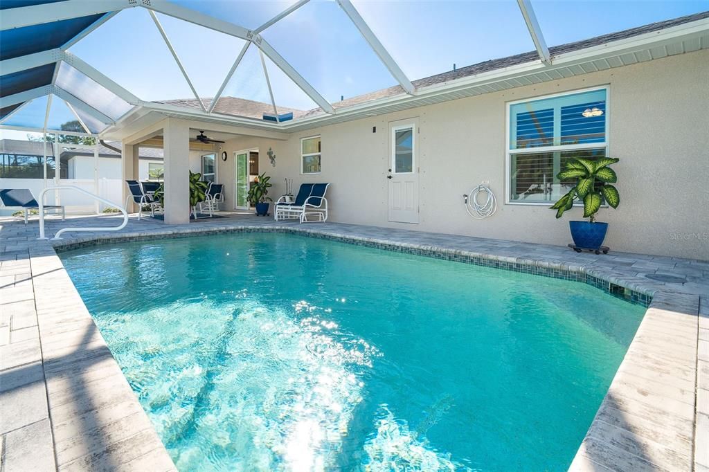 Active With Contract: $489,900 (3 beds, 2 baths, 1676 Square Feet)