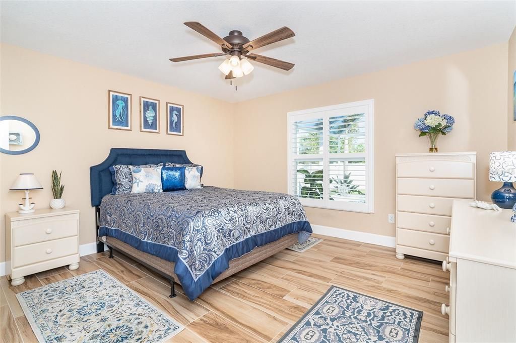 Active With Contract: $489,900 (3 beds, 2 baths, 1676 Square Feet)