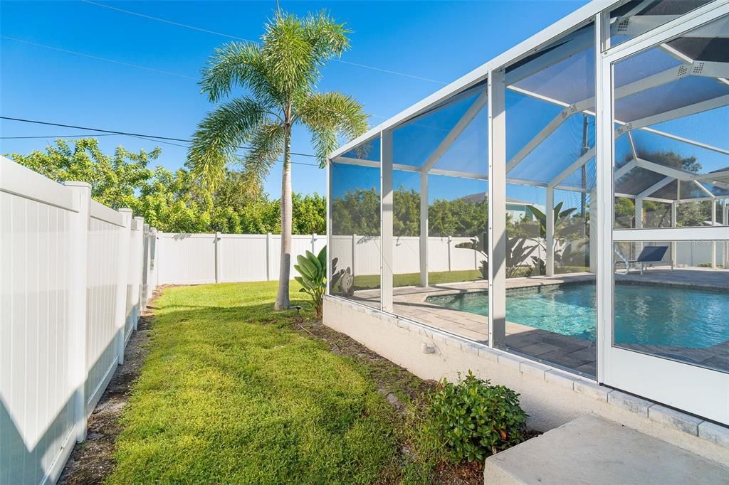 Active With Contract: $489,900 (3 beds, 2 baths, 1676 Square Feet)