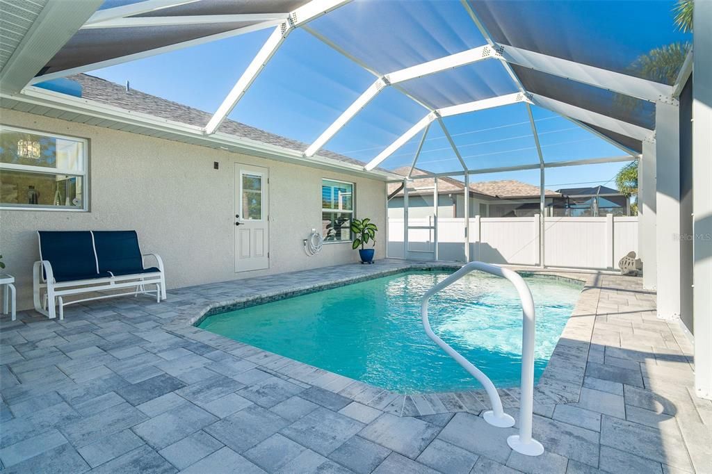 Active With Contract: $489,900 (3 beds, 2 baths, 1676 Square Feet)