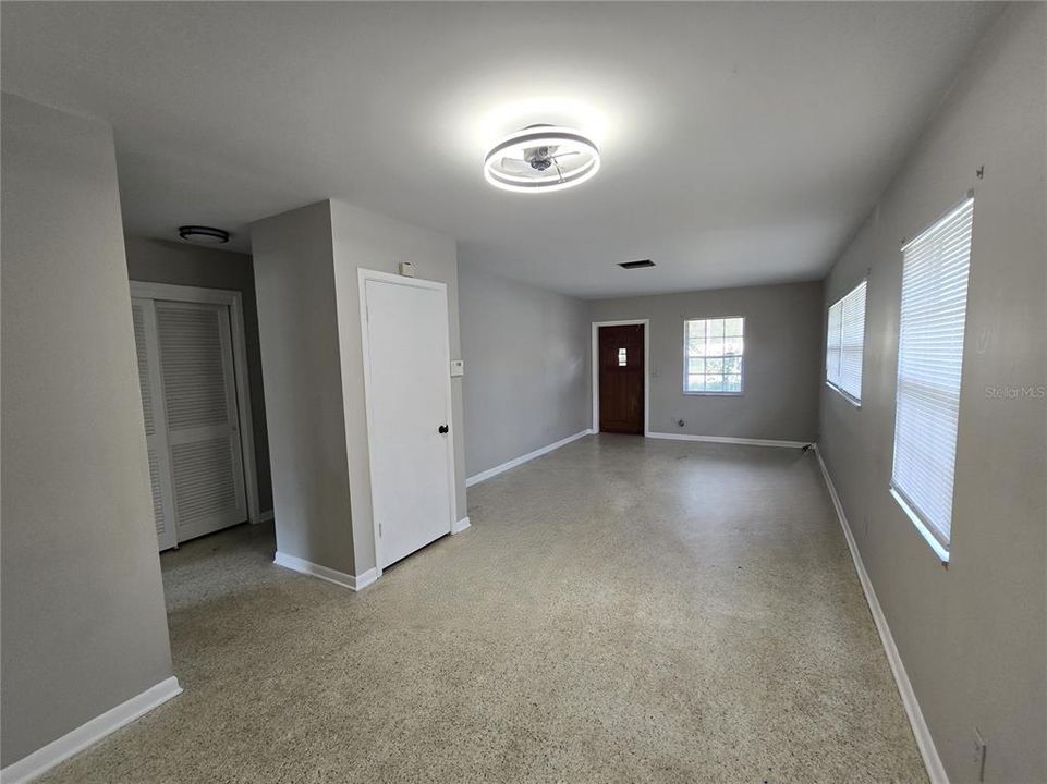 出租: $1,495 (2 贝兹, 1 浴室, 960 平方英尺)