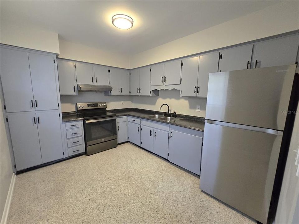 出租: $1,495 (2 贝兹, 1 浴室, 960 平方英尺)