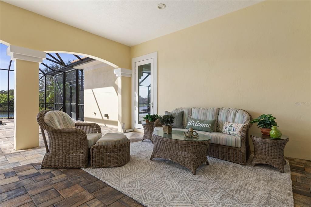 Active With Contract: $1,185,000 (3 beds, 2 baths, 2888 Square Feet)