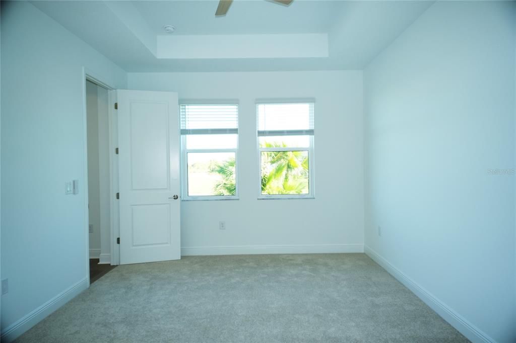 Под контрактом: $4,000 (4 спален, 3 ванн, 2195 Квадратных фут)