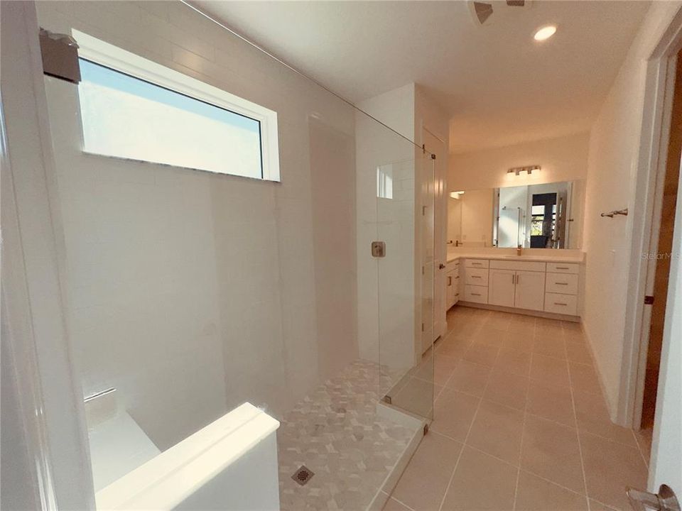 Под контрактом: $4,000 (4 спален, 3 ванн, 2195 Квадратных фут)