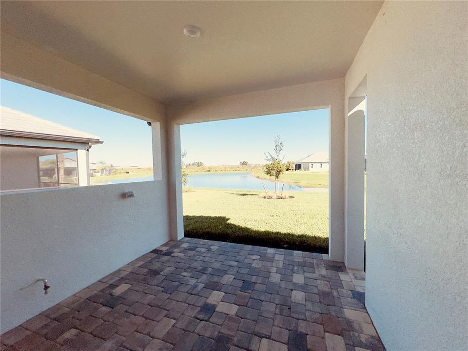 Под контрактом: $4,000 (4 спален, 3 ванн, 2195 Квадратных фут)