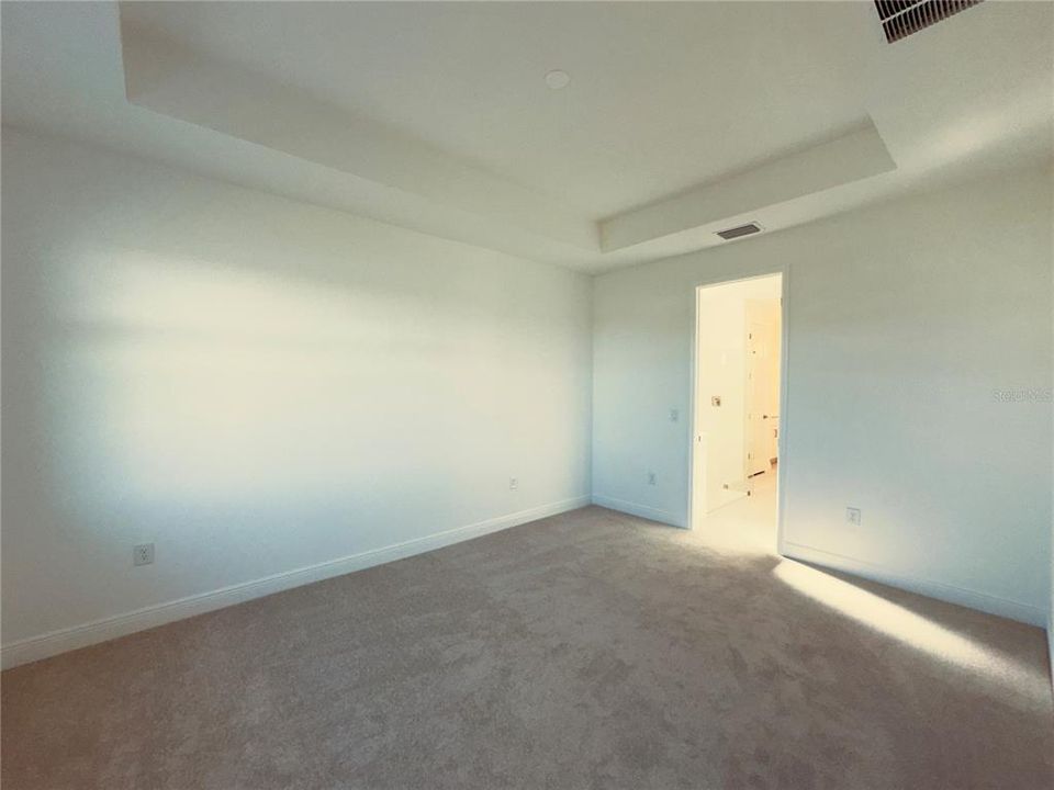 Под контрактом: $4,000 (4 спален, 3 ванн, 2195 Квадратных фут)