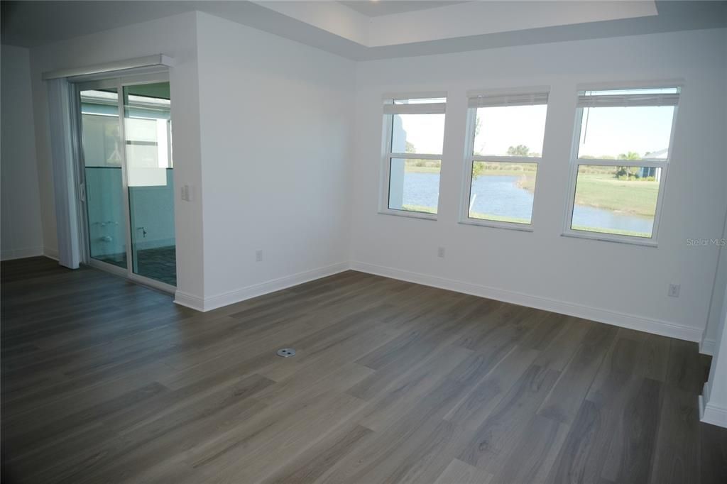 Под контрактом: $4,000 (4 спален, 3 ванн, 2195 Квадратных фут)