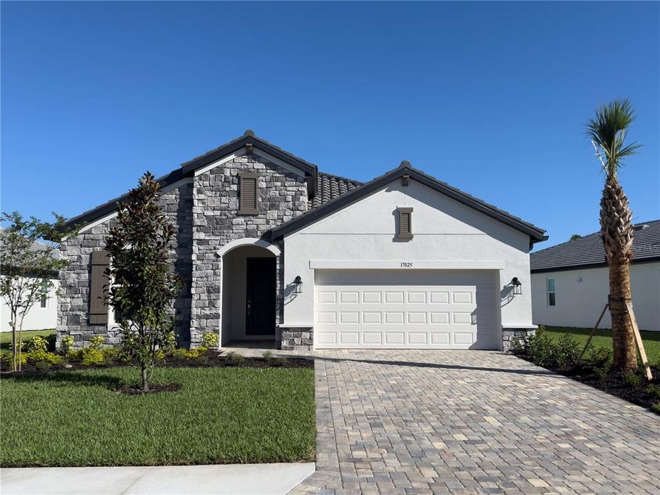 Под контрактом: $4,000 (4 спален, 3 ванн, 2195 Квадратных фут)