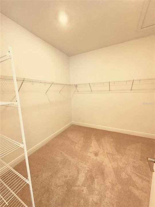 Под контрактом: $4,000 (4 спален, 3 ванн, 2195 Квадратных фут)