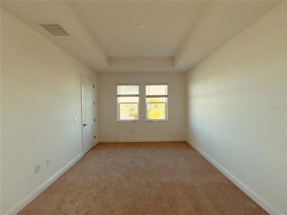 Под контрактом: $4,000 (4 спален, 3 ванн, 2195 Квадратных фут)