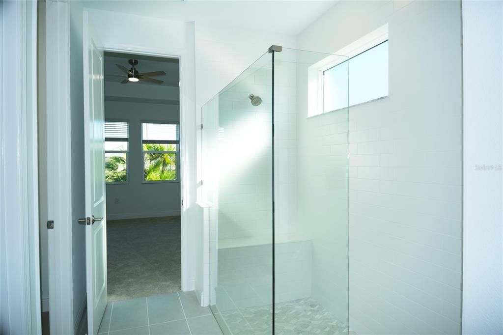 Под контрактом: $4,000 (4 спален, 3 ванн, 2195 Квадратных фут)