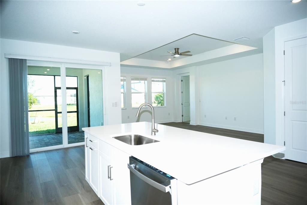 Под контрактом: $4,000 (4 спален, 3 ванн, 2195 Квадратных фут)