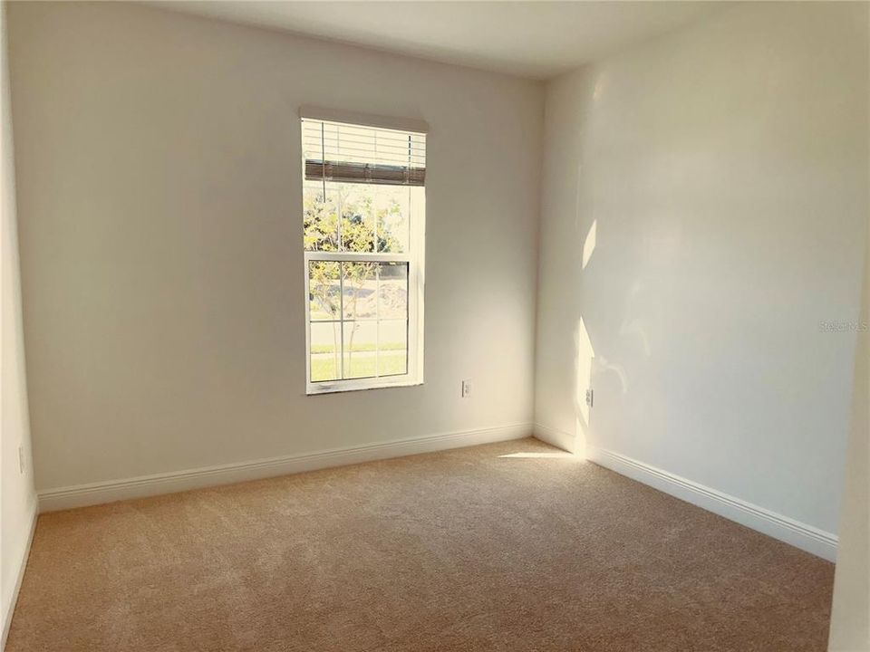 Под контрактом: $4,000 (4 спален, 3 ванн, 2195 Квадратных фут)