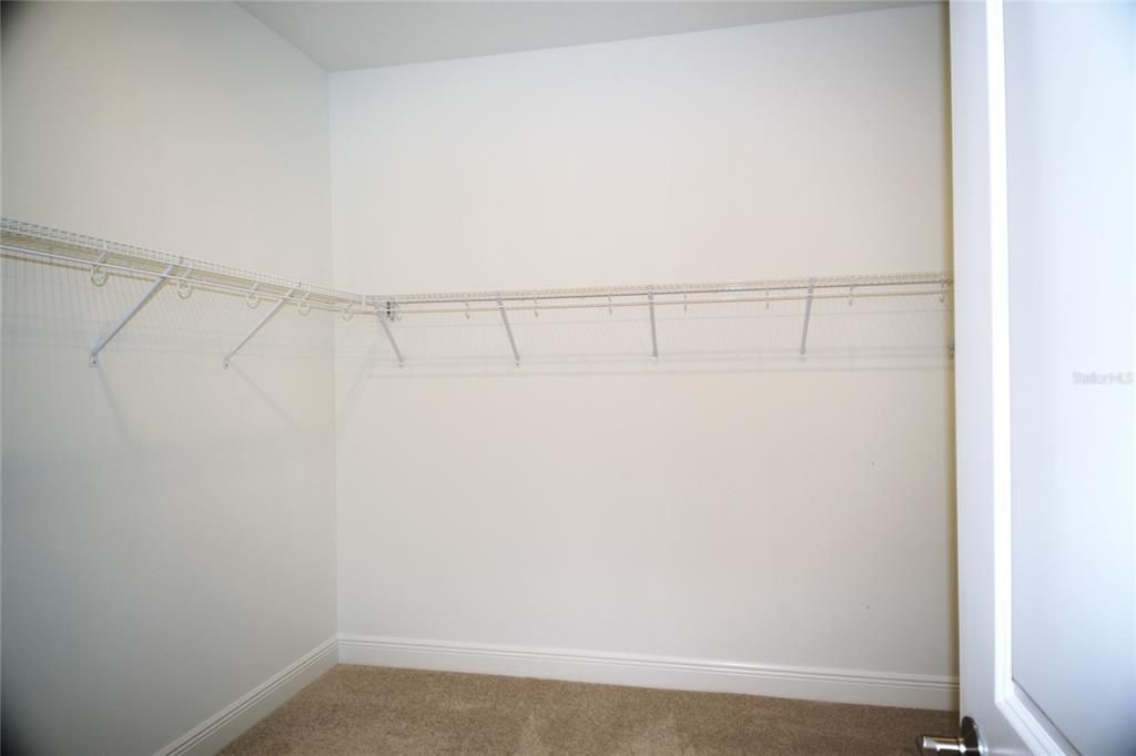 Под контрактом: $4,000 (4 спален, 3 ванн, 2195 Квадратных фут)