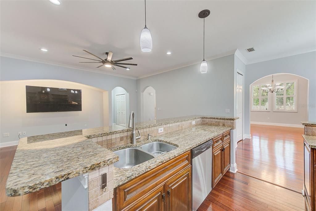 For Rent: $5,000 (4 beds, 2 baths, 2655 Square Feet)