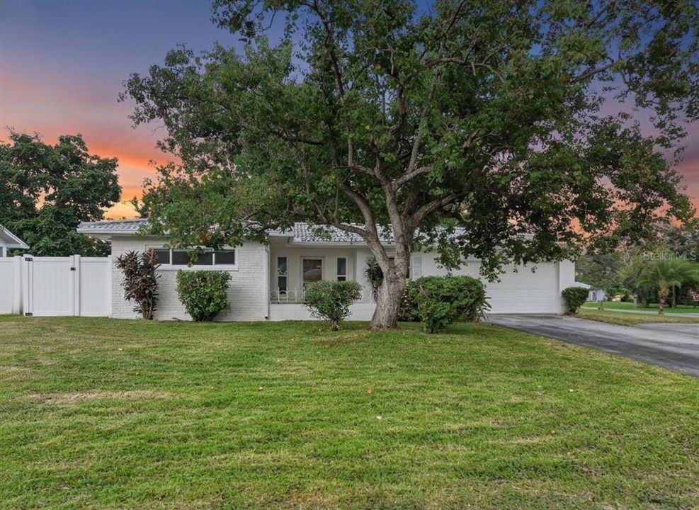 Недавно продано: $374,900 (3 спален, 2 ванн, 1723 Квадратных фут)