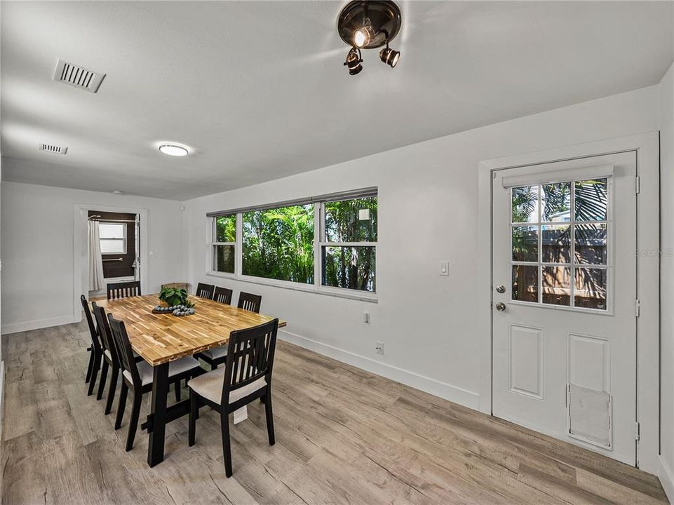 待售: $659,900 (2 贝兹, 2 浴室, 1518 平方英尺)