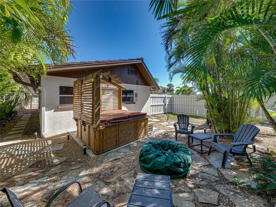 待售: $659,900 (2 贝兹, 2 浴室, 1518 平方英尺)