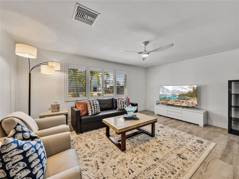 待售: $659,900 (2 贝兹, 2 浴室, 1518 平方英尺)