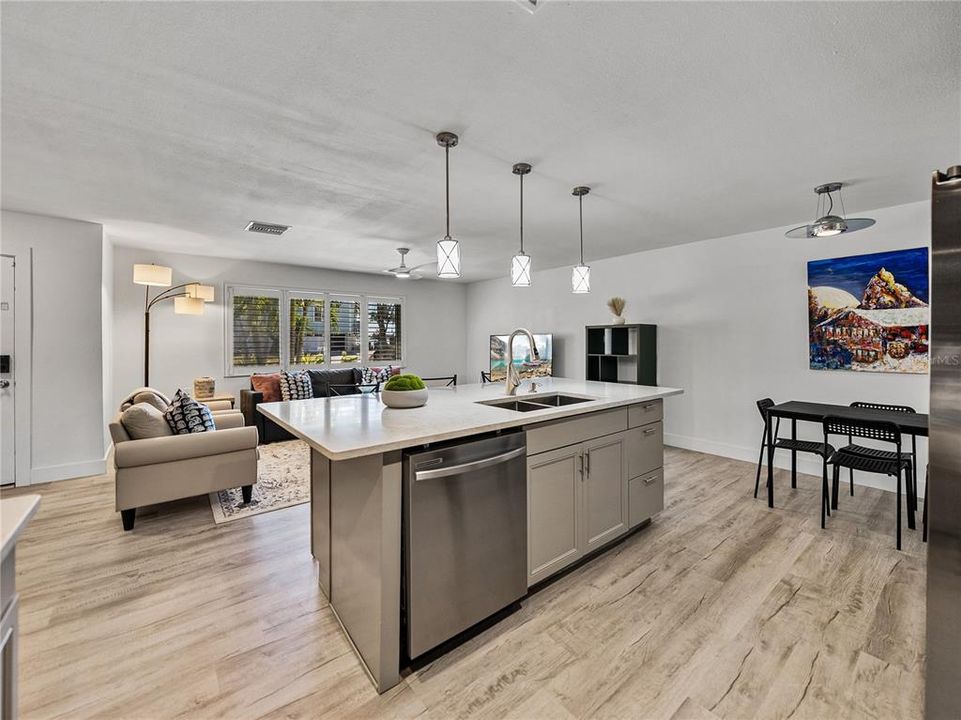 待售: $659,900 (2 贝兹, 2 浴室, 1518 平方英尺)