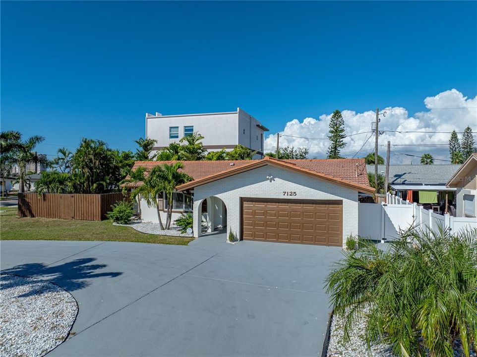 待售: $659,900 (2 贝兹, 2 浴室, 1518 平方英尺)