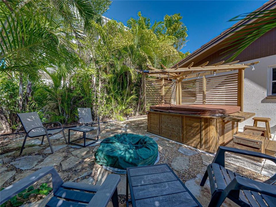 待售: $659,900 (2 贝兹, 2 浴室, 1518 平方英尺)