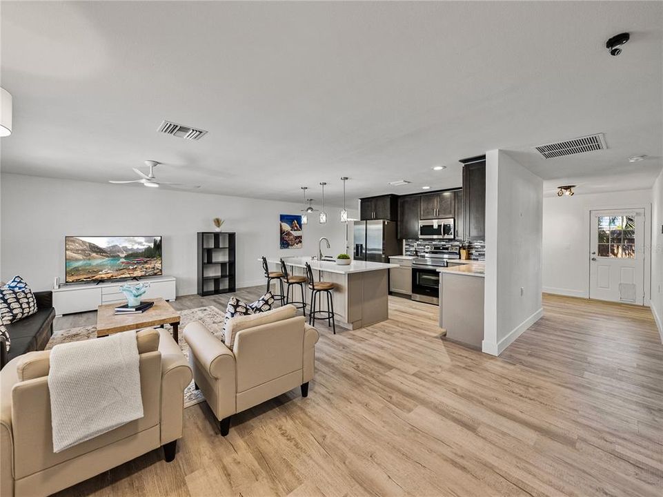 待售: $659,900 (2 贝兹, 2 浴室, 1518 平方英尺)