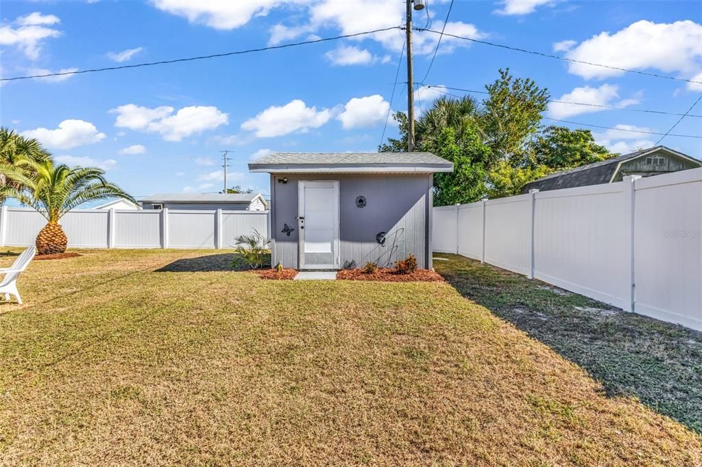 For Sale: $210,000 (2 beds, 1 baths, 918 Square Feet)