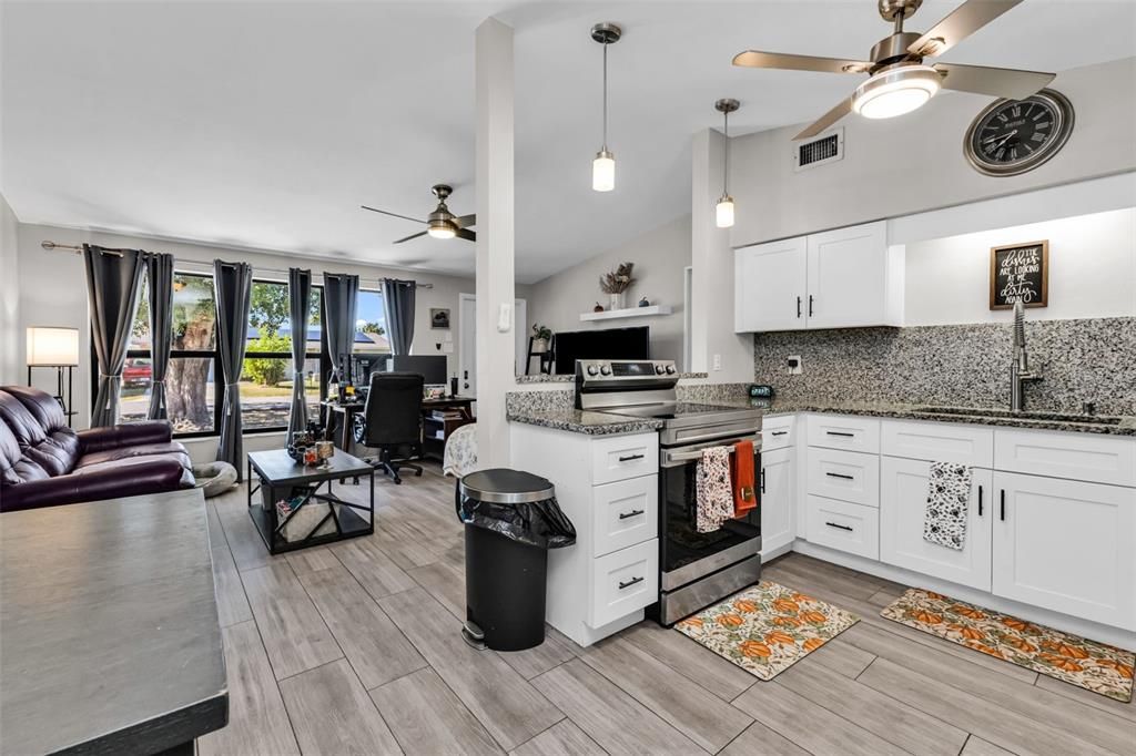 For Sale: $210,000 (2 beds, 1 baths, 918 Square Feet)