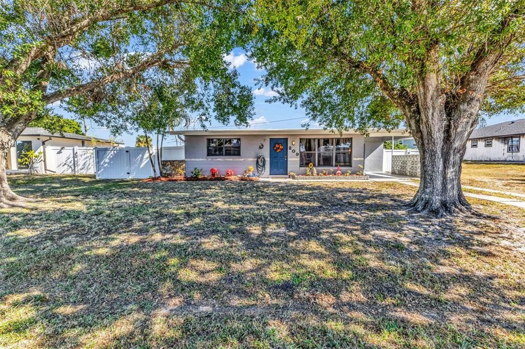 For Sale: $210,000 (2 beds, 1 baths, 918 Square Feet)