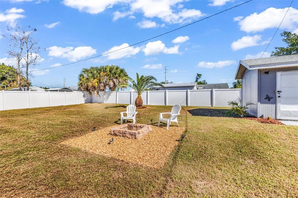 For Sale: $210,000 (2 beds, 1 baths, 918 Square Feet)