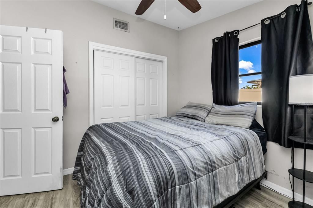 For Sale: $210,000 (2 beds, 1 baths, 918 Square Feet)