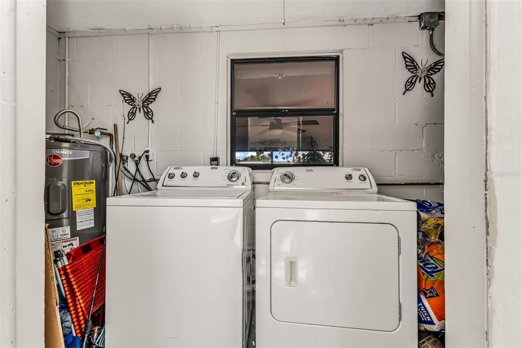 For Sale: $210,000 (2 beds, 1 baths, 918 Square Feet)