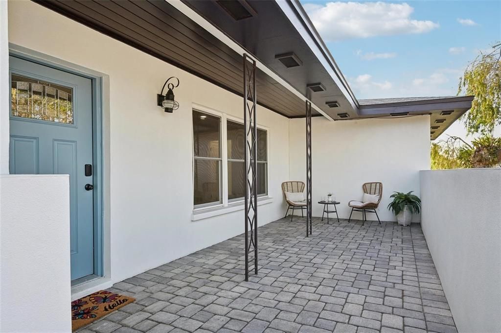 Active With Contract: $529,900 (3 beds, 3 baths, 2071 Square Feet)