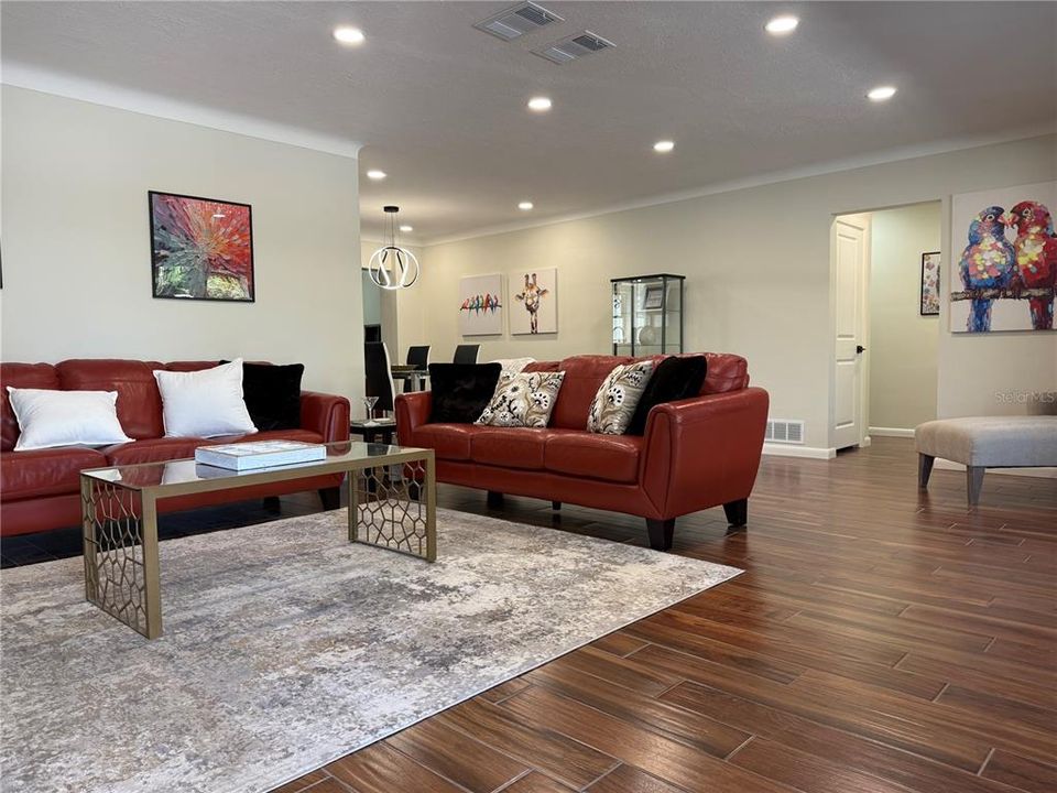 Active With Contract: $529,900 (3 beds, 3 baths, 2071 Square Feet)