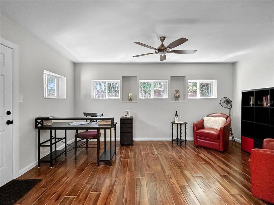 Active With Contract: $529,900 (3 beds, 3 baths, 2071 Square Feet)