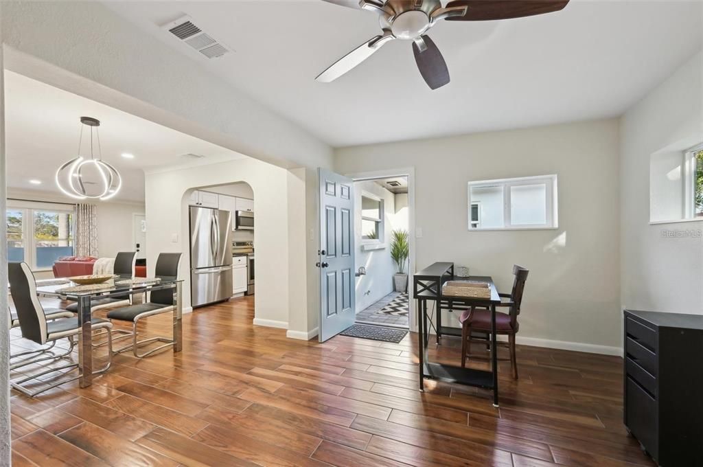 Active With Contract: $529,900 (3 beds, 3 baths, 2071 Square Feet)