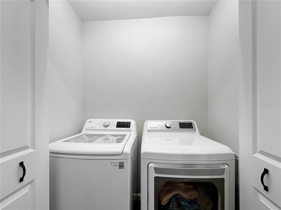 Active With Contract: $529,900 (3 beds, 3 baths, 2071 Square Feet)