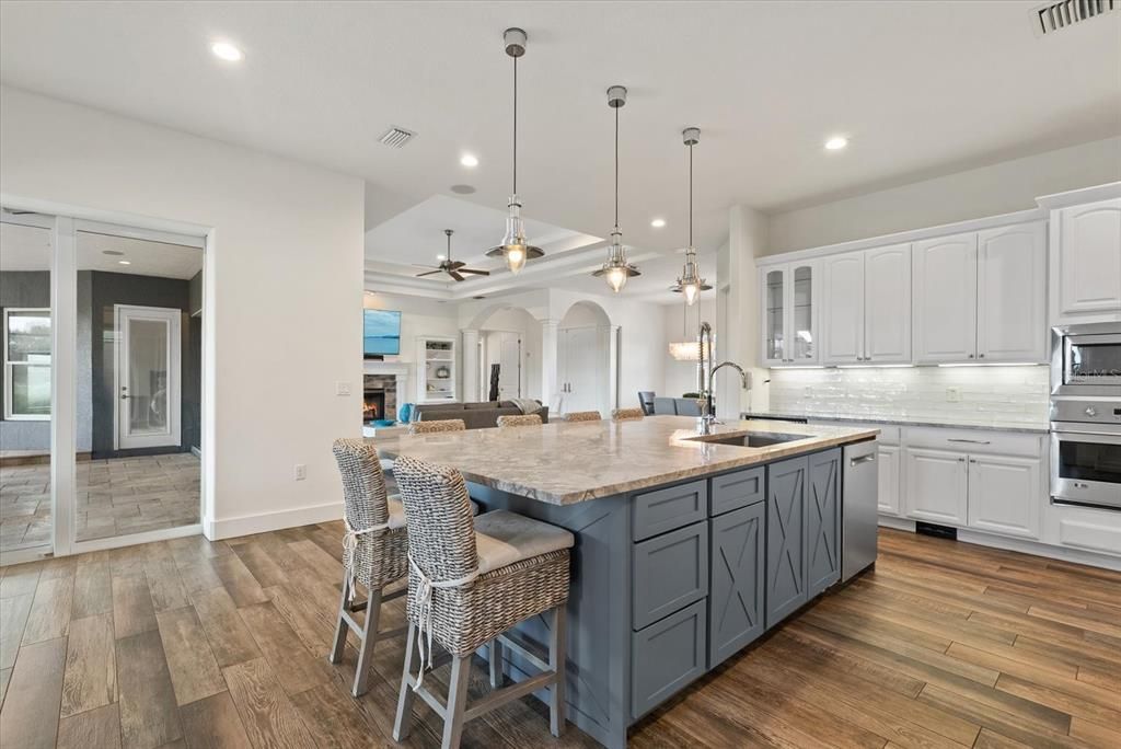 待售: $1,795,000 (3 贝兹, 2 浴室, 2433 平方英尺)