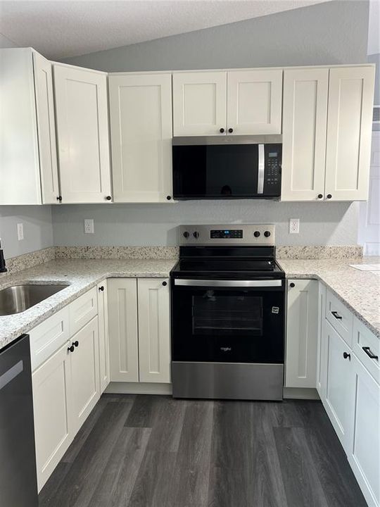 For Sale: $206,900 (3 beds, 2 baths, 1013 Square Feet)