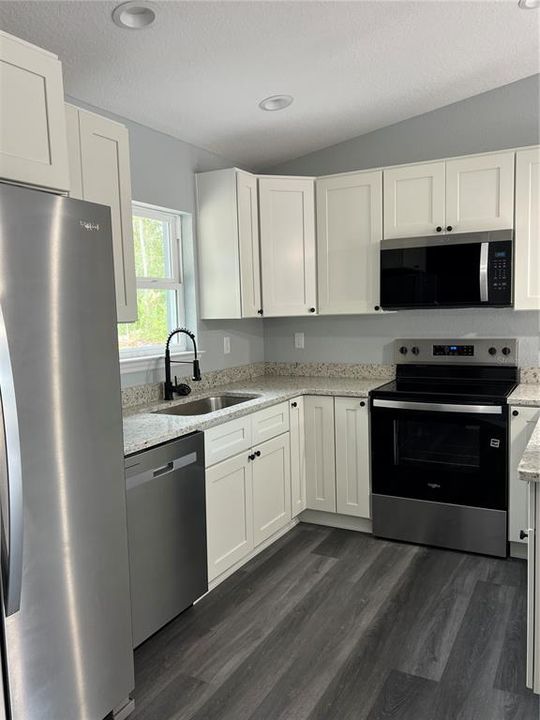 For Sale: $206,900 (3 beds, 2 baths, 1013 Square Feet)