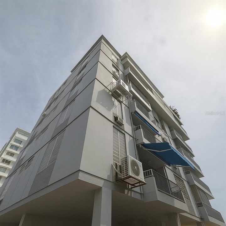 For Rent: $2,200 (3 beds, 2 baths, 1947 Square Feet)