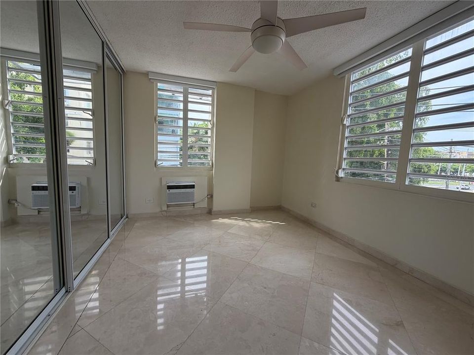 For Rent: $2,200 (3 beds, 2 baths, 1947 Square Feet)