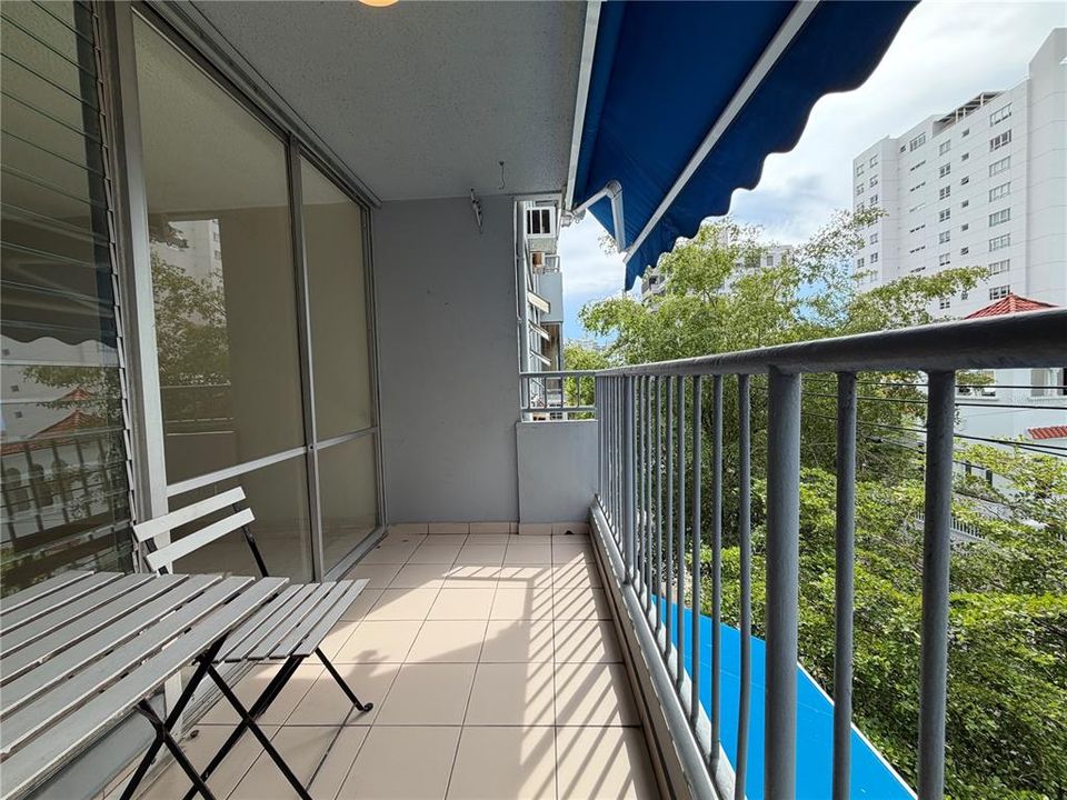 For Rent: $2,200 (3 beds, 2 baths, 1947 Square Feet)