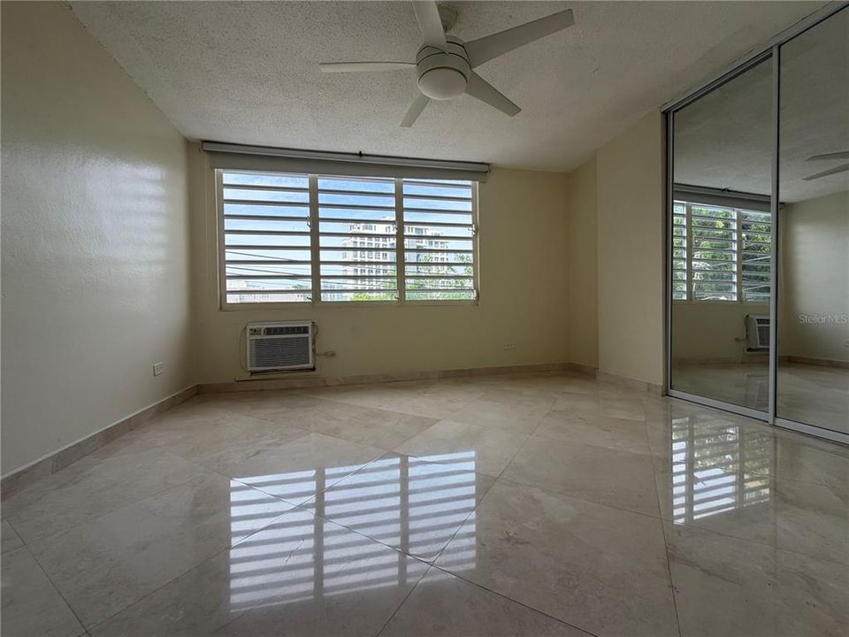 For Rent: $2,200 (3 beds, 2 baths, 1947 Square Feet)